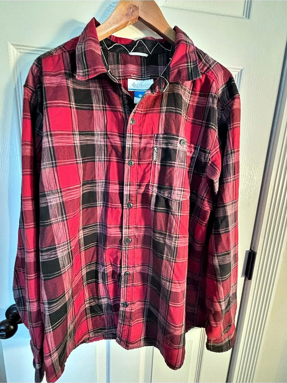 Columbia Silver Ridge Plaid Button Down Shirt in Red & Black XL